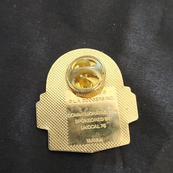 RARE 1990 Los Angeles Dodgers Pin Baseball United Way Lapel MLB Logo Club CA USA - Picture 2 of 2